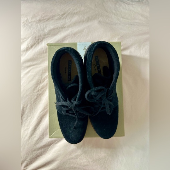 CLARKS BOOTIES Women's Black Lace Up SASHLIN SUE Suede/Leather 3" Heel size 7.5 - Picture 6 of 8